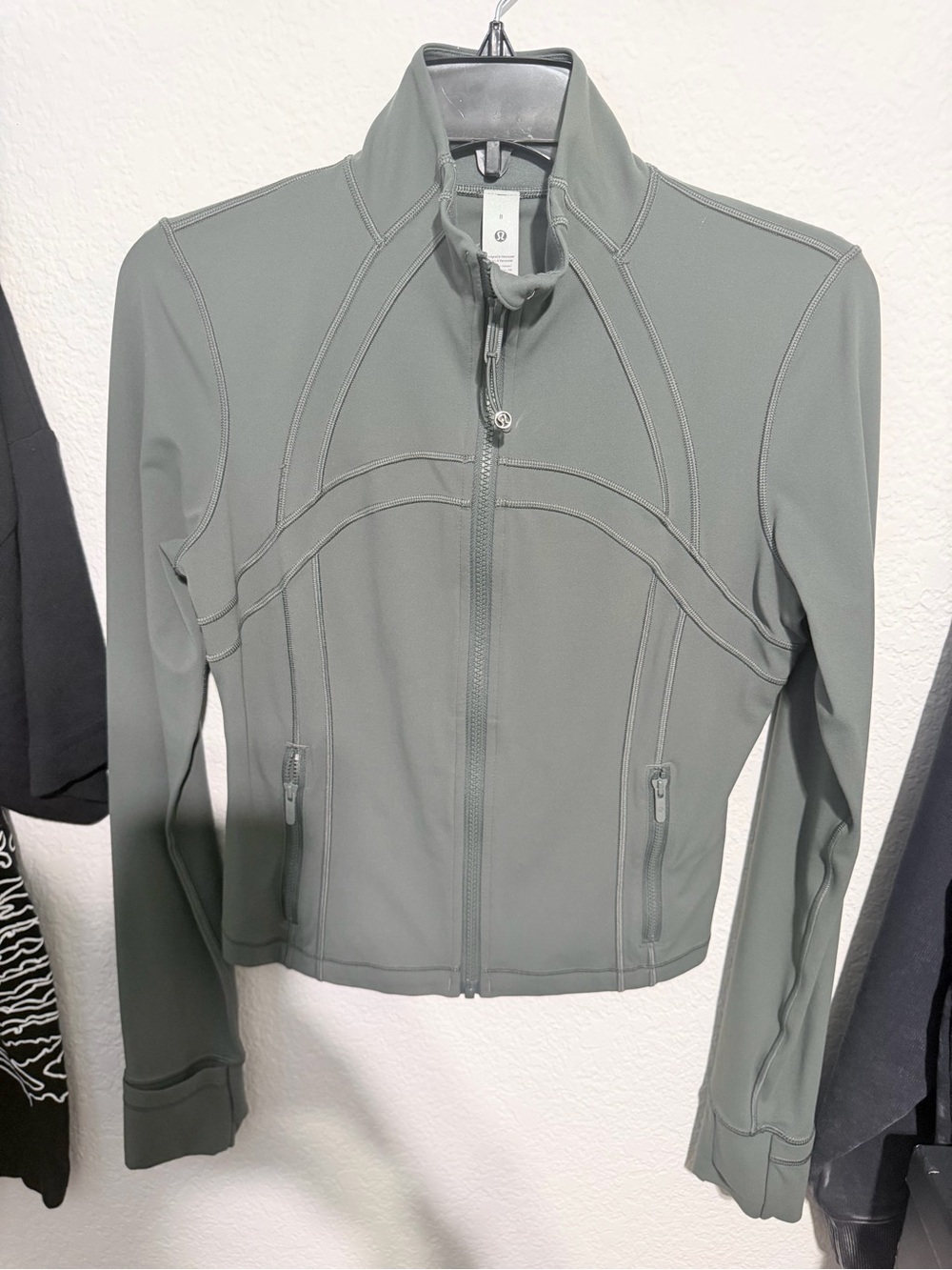 NWOT LULULEMON CROPPED DEFINE JACKET SIZE 8